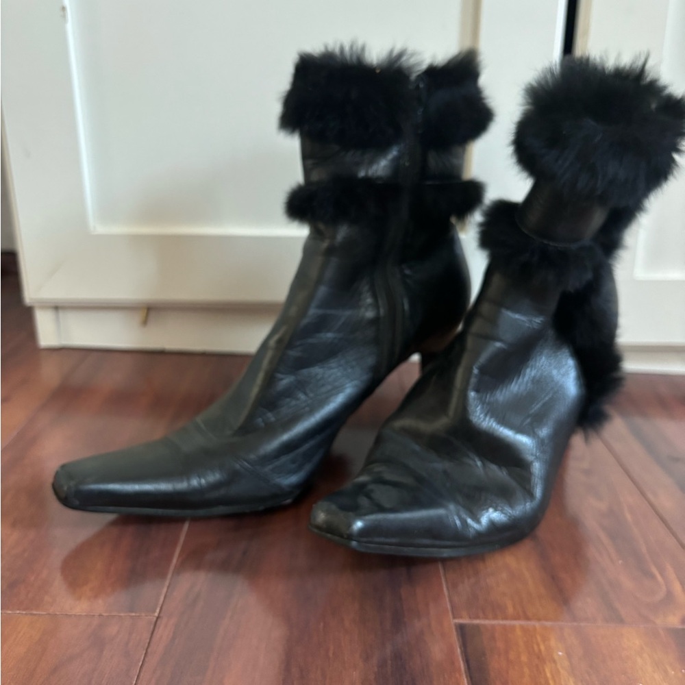 Chic Black Leather Heeled Boots with Fur Trim